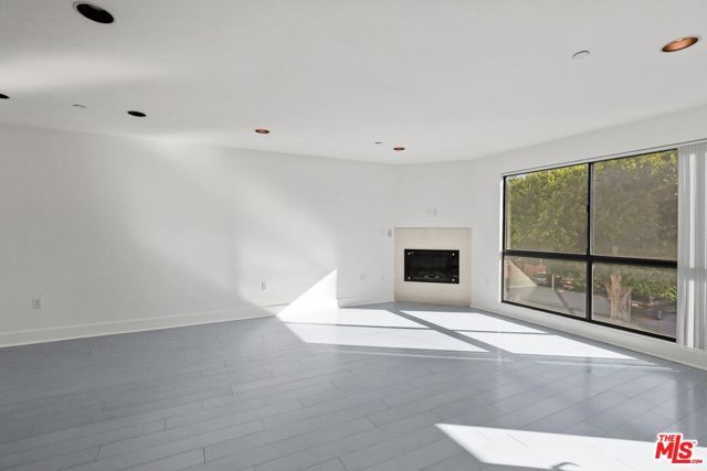 1518 Federal 208, Los Angeles, CA 90025