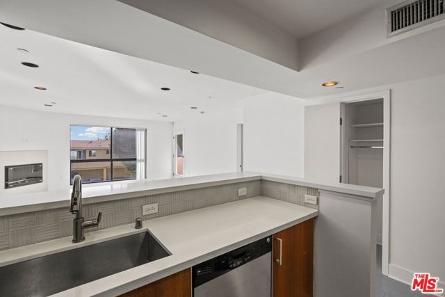 1518 Federal 208, Los Angeles, CA 90025