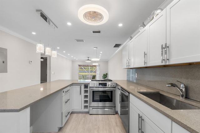 8757 Bella Vista Drive 34, Boca Raton, FL 33433