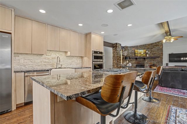 7358 E 76th Street S, Tulsa, OK 74136