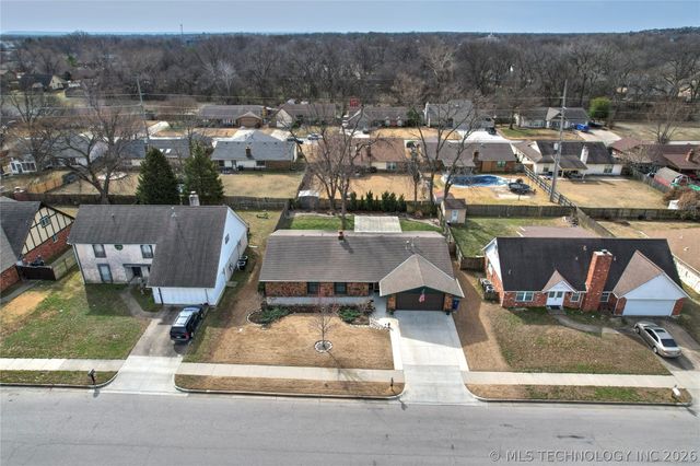 7358 E 76th Street S, Tulsa, OK 74136