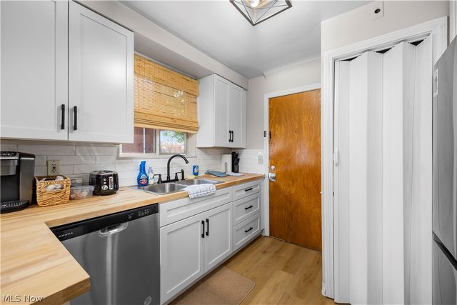 19658 Hilliard Boulevard, Rocky River, OH 44116