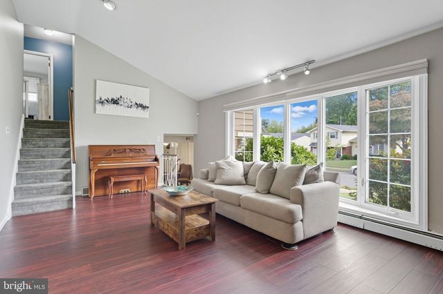 1028 NORVELT DR, Philadelphia, PA 19115