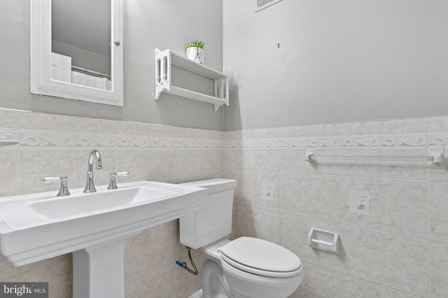 1028 NORVELT DR, Philadelphia, PA 19115