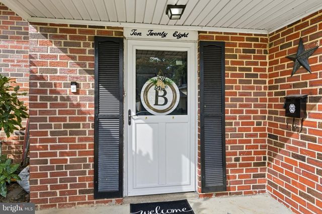 1028 NORVELT DR, Philadelphia, PA 19115