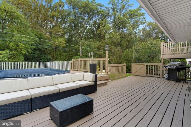 1028 NORVELT DR, Philadelphia, PA 19115