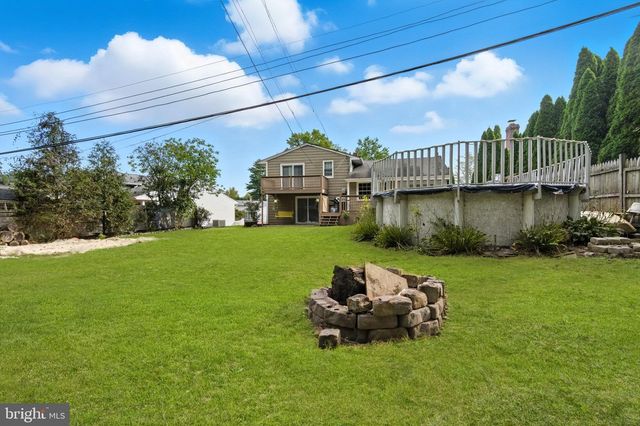 1028 NORVELT DR, Philadelphia, PA 19115