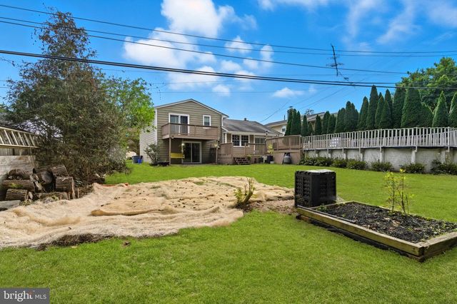 1028 NORVELT DR, Philadelphia, PA 19115