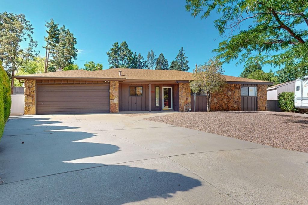 1600 Zena Lona Street NE, Albuquerque, NM 87112