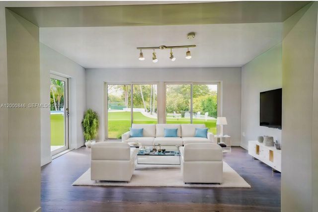 8390 SW 64 st, Miami, FL 33143