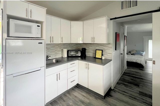 8390 SW 64 st, Miami, FL 33143