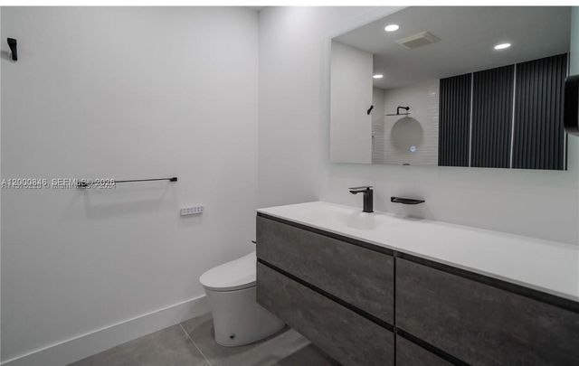 8390 SW 64 st, Miami, FL 33143