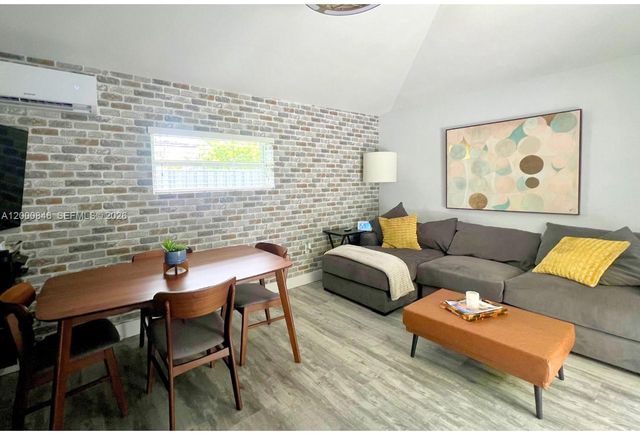 8390 SW 64 st, Miami, FL 33143