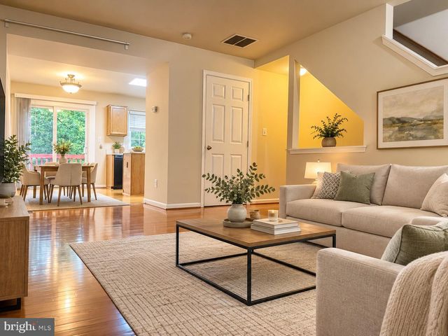 6114 JENLAR DR, Centreville, VA 20121