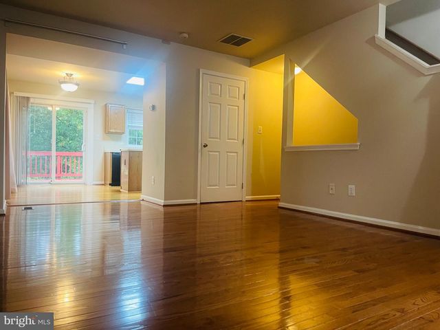 6114 JENLAR DR, Centreville, VA 20121