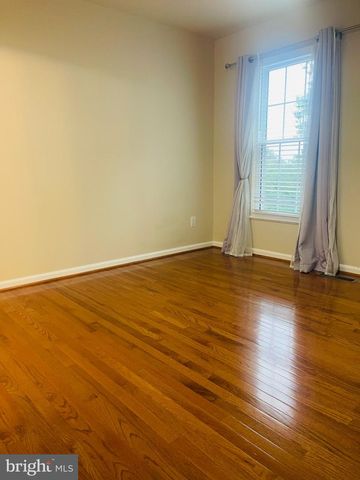 6114 JENLAR DR, Centreville, VA 20121