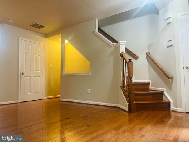 6114 JENLAR DR, Centreville, VA 20121