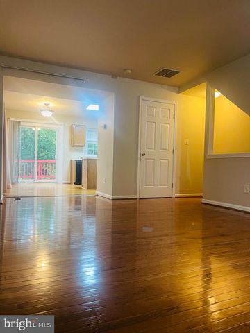 6114 JENLAR DR, Centreville, VA 20121