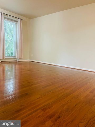 6114 JENLAR DR, Centreville, VA 20121