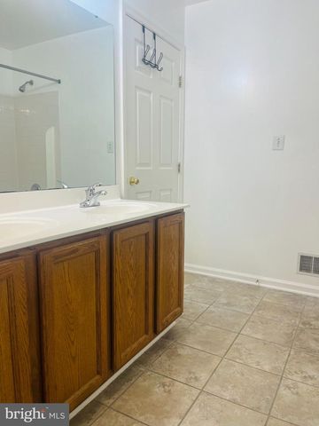 6114 JENLAR DR, Centreville, VA 20121
