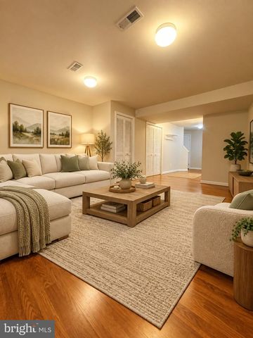 6114 JENLAR DR, Centreville, VA 20121