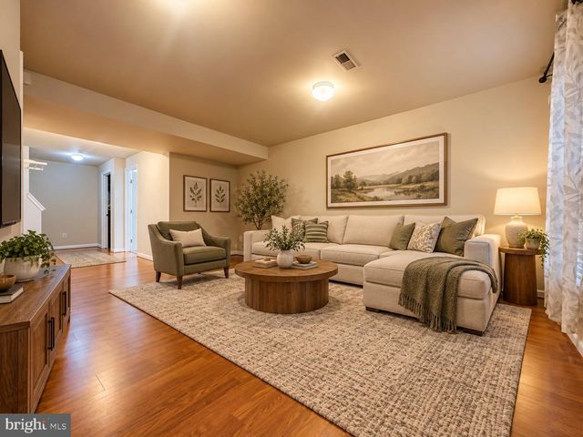 6114 JENLAR DR, Centreville, VA 20121