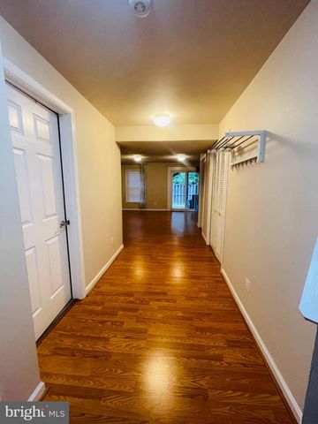 6114 JENLAR DR, Centreville, VA 20121