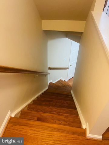 6114 JENLAR DR, Centreville, VA 20121