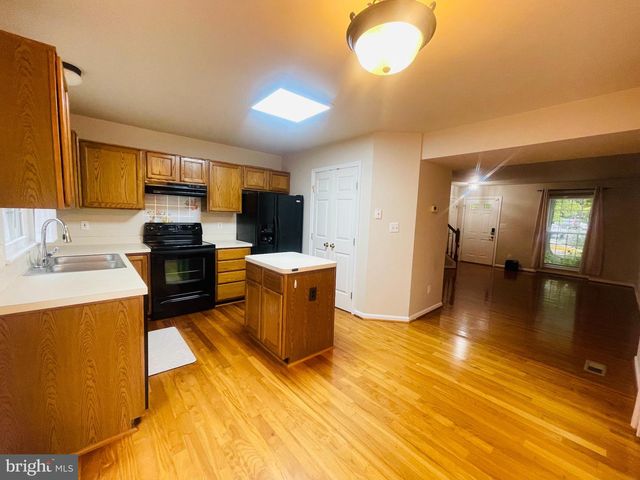 6114 JENLAR DR, Centreville, VA 20121