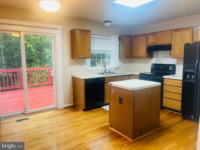 6114 JENLAR DR, Centreville, VA 20121