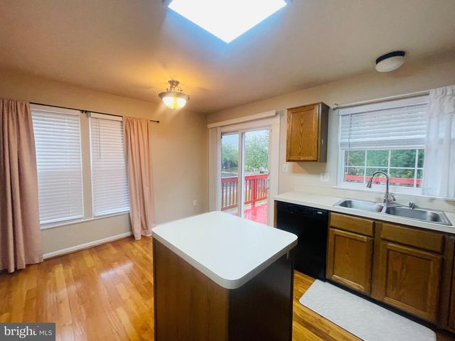 6114 JENLAR DR, Centreville, VA 20121