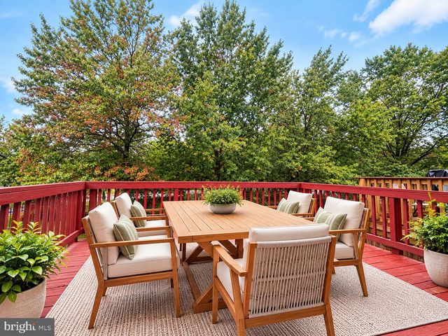 6114 JENLAR DR, Centreville, VA 20121