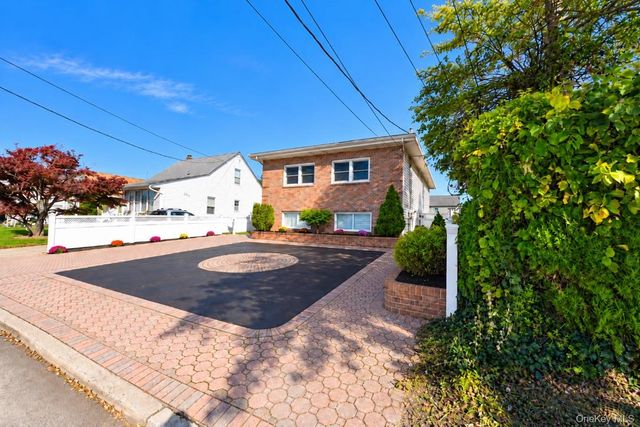 367 West Drive, Copiague, NY 11726