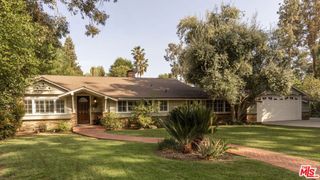 5124 Calenda Drive, Woodland Hills, CA 91367