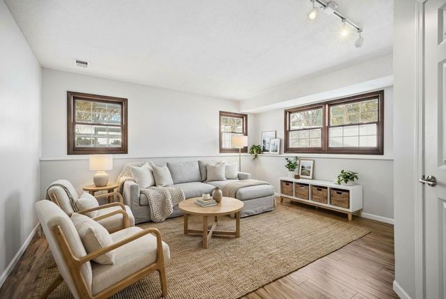 7526 W 111th Street, Bloomington, MN 55438