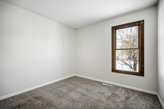 7526 W 111th Street, Bloomington, MN 55438