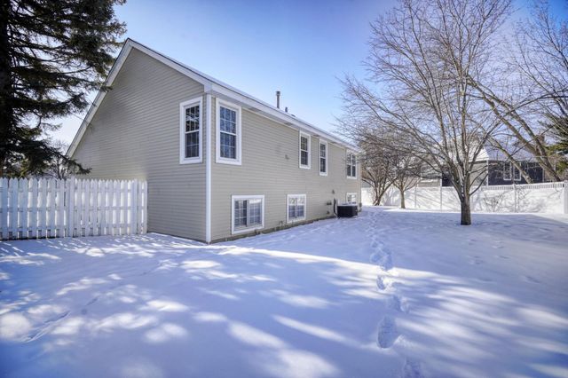 7526 W 111th Street, Bloomington, MN 55438