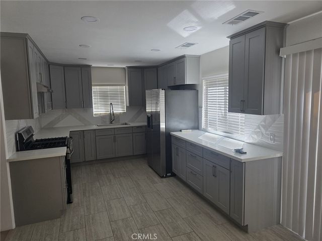 9427 Lemona 24, North Hills, CA 91343