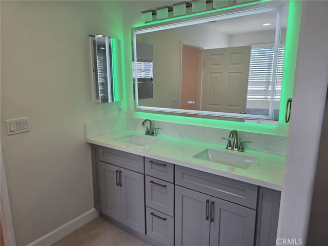 9427 Lemona 24, North Hills, CA 91343