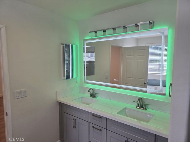 9427 Lemona 24, North Hills, CA 91343