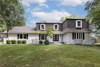 10425 Mohawk Lane, Leawood, KS 66206