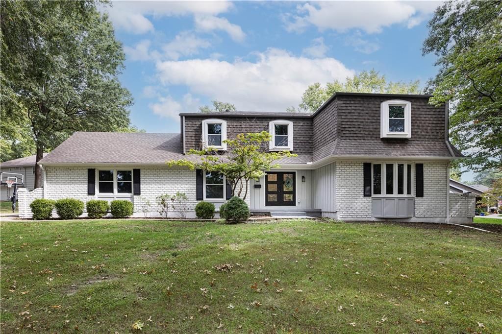 10425 Mohawk Lane, Leawood, KS 66206