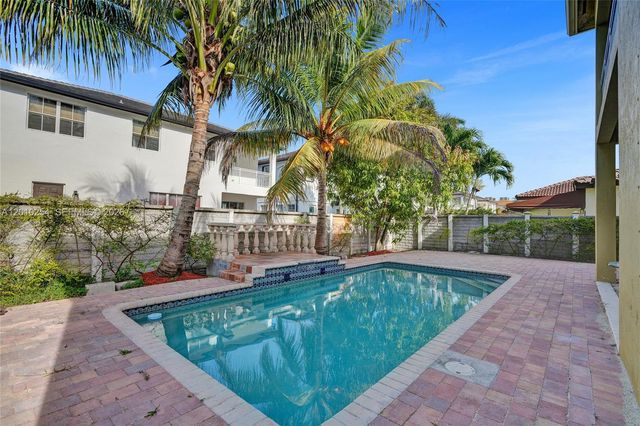 17951 NW 91st Ct, Hialeah, FL 33018