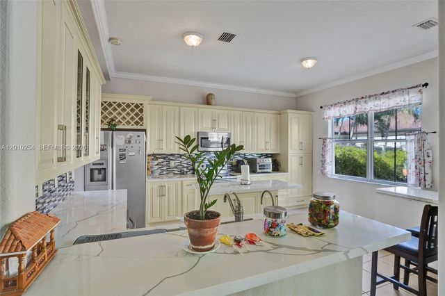 17951 NW 91st Ct, Hialeah, FL 33018