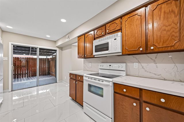 6649 De Moss Drive 649, Houston, TX 77074