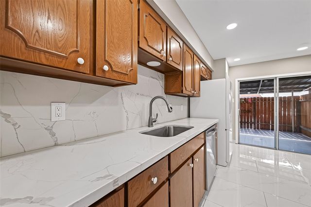 6649 De Moss Drive 649, Houston, TX 77074