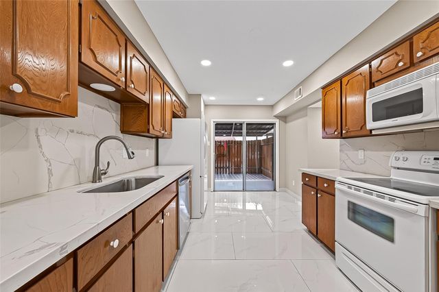 6649 De Moss Drive 649, Houston, TX 77074