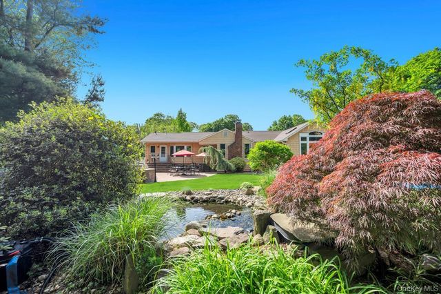 10 S Lot Road, Smithtown, NY 11787