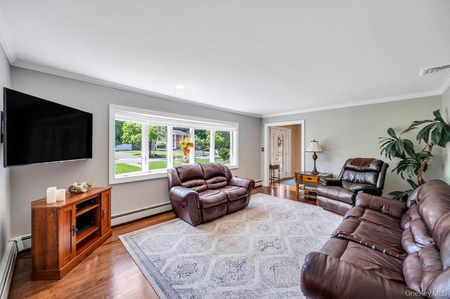 10 S Lot Road, Smithtown, NY 11787