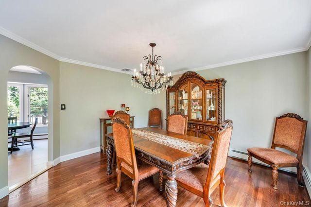 10 S Lot Road, Smithtown, NY 11787
